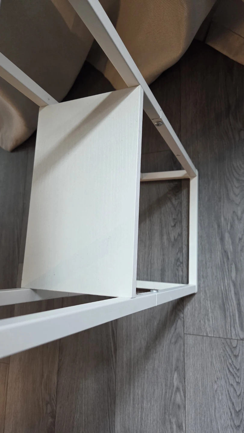 White C-Shaped Side Table - photo 3