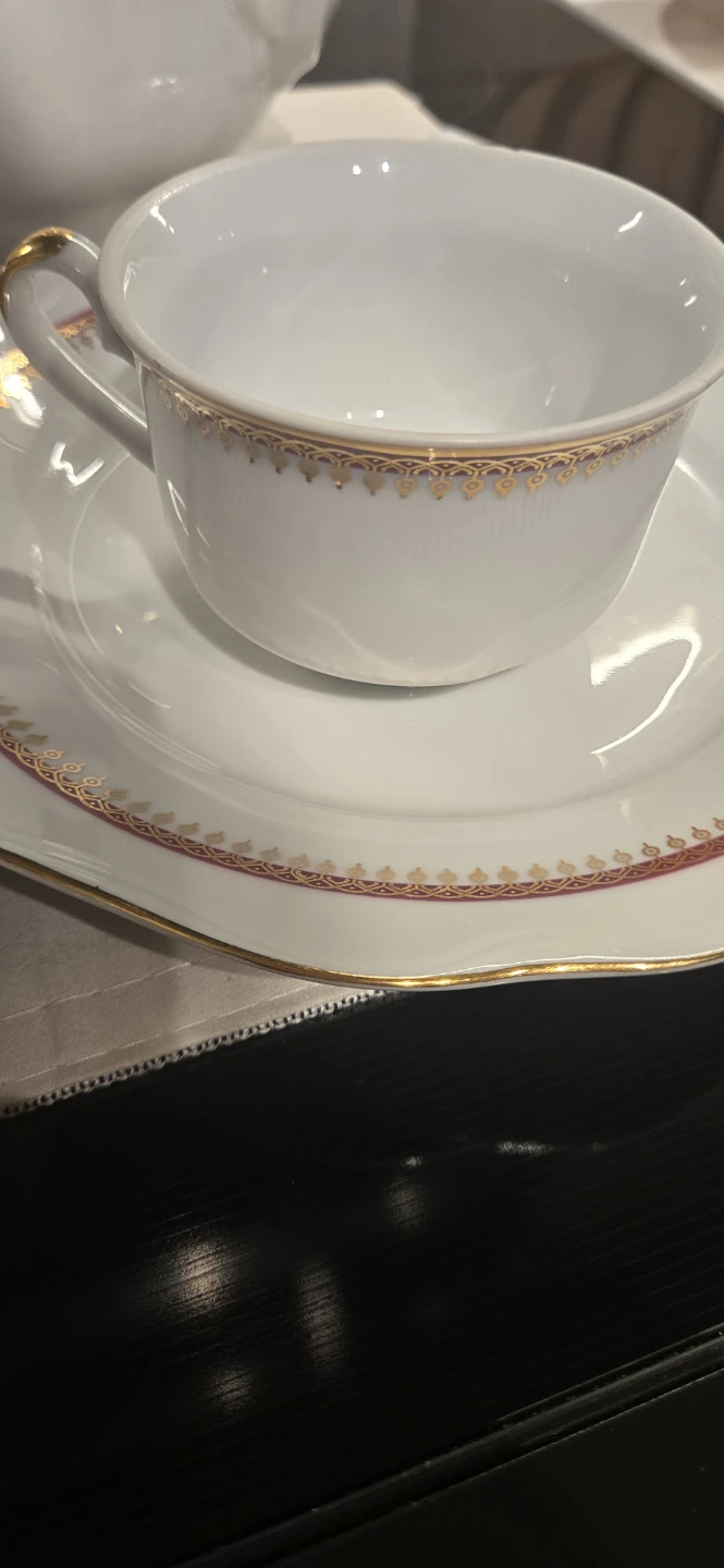 Vintage Porcelain Set with Gold Trim - photo 4