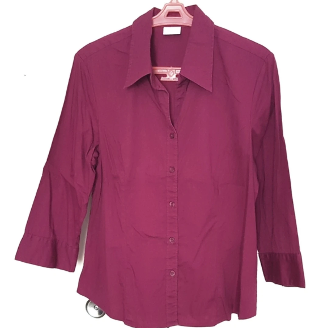 Women's burgundy maroon 3/4 sleeve shirt