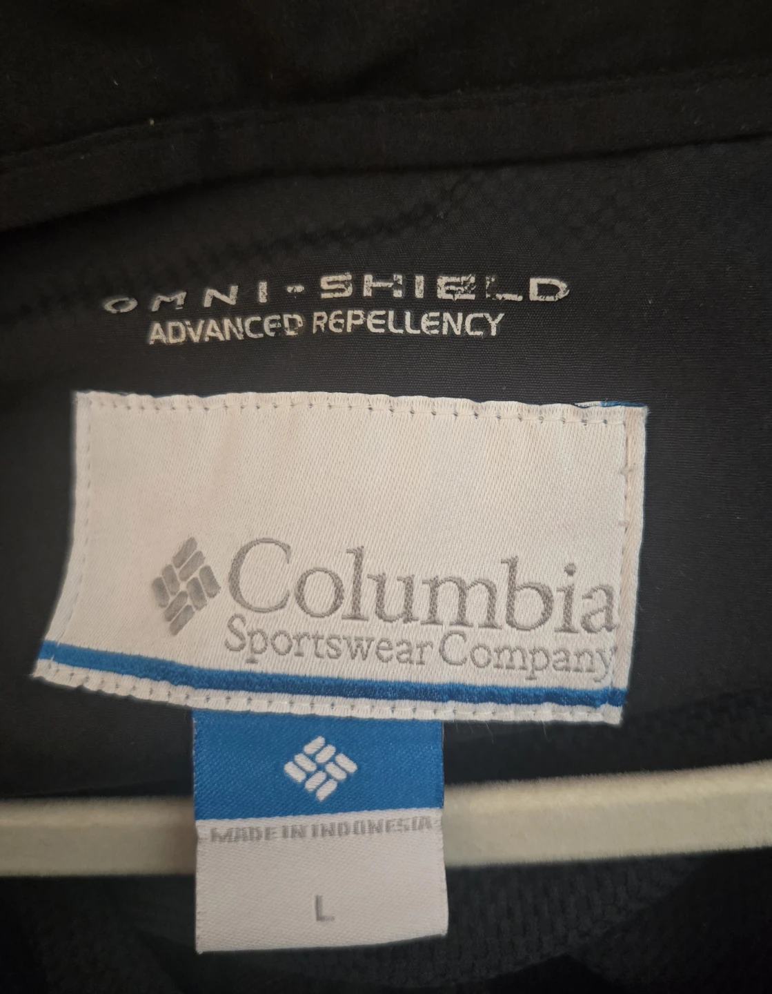 Men's Columbia Jacket.  LARGE black Omni-Shield Softshell. EUC - photo 3