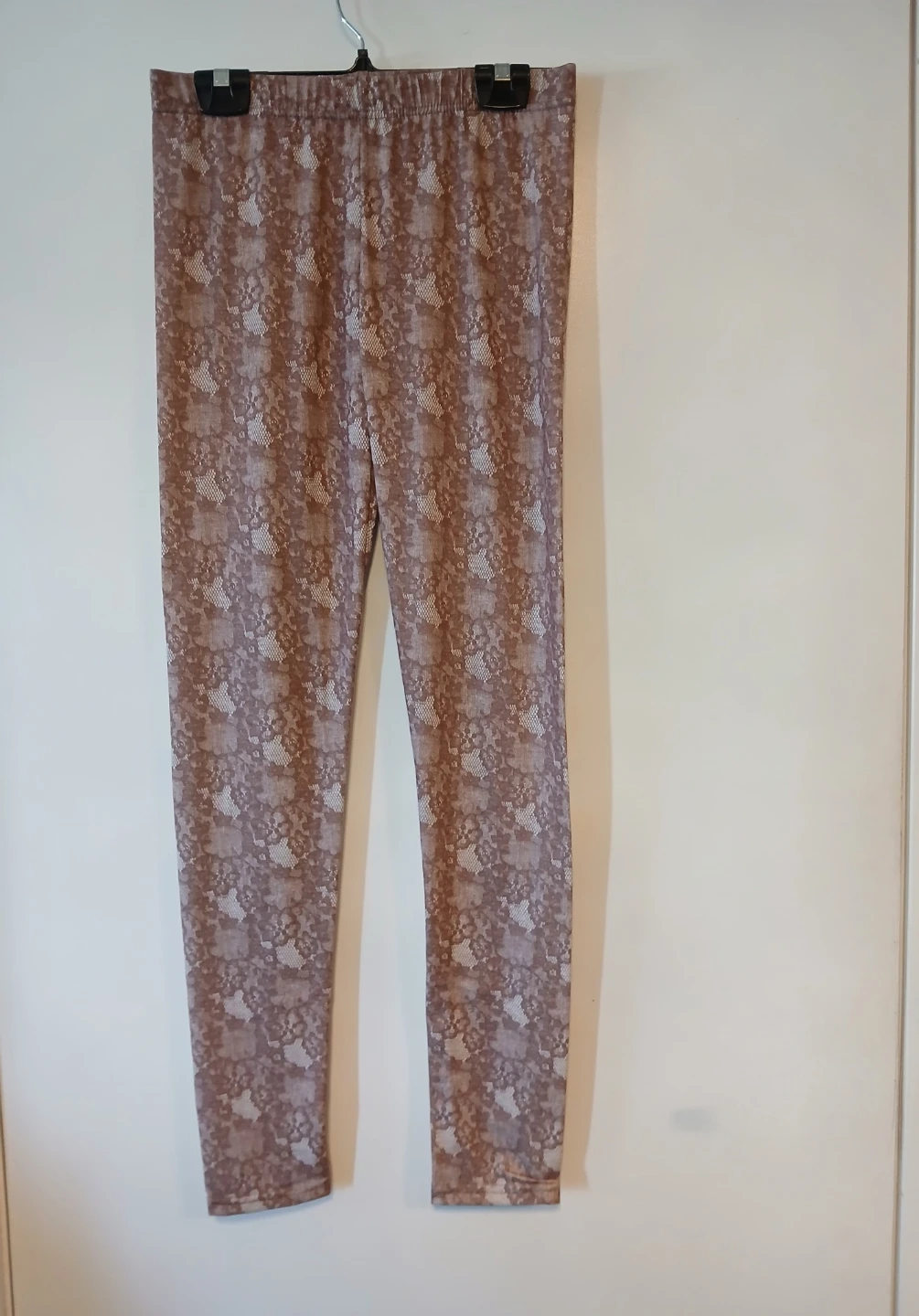 Two pairs of S/M leggings. BOTH $6 CASH FIRM. - photo 5