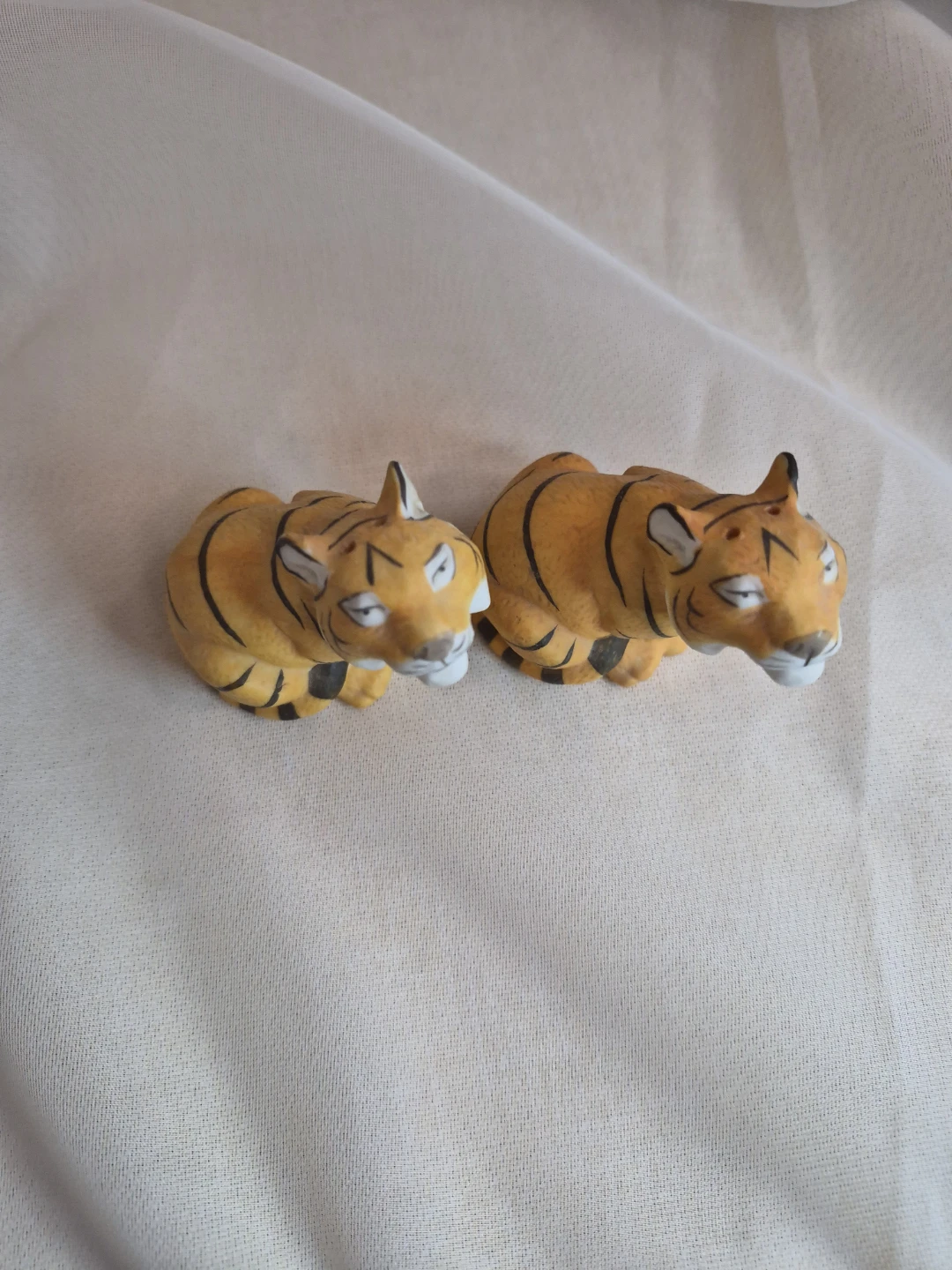 So Cute Porcelain Tigar Salt and Pepper Shaker Set - photo 3