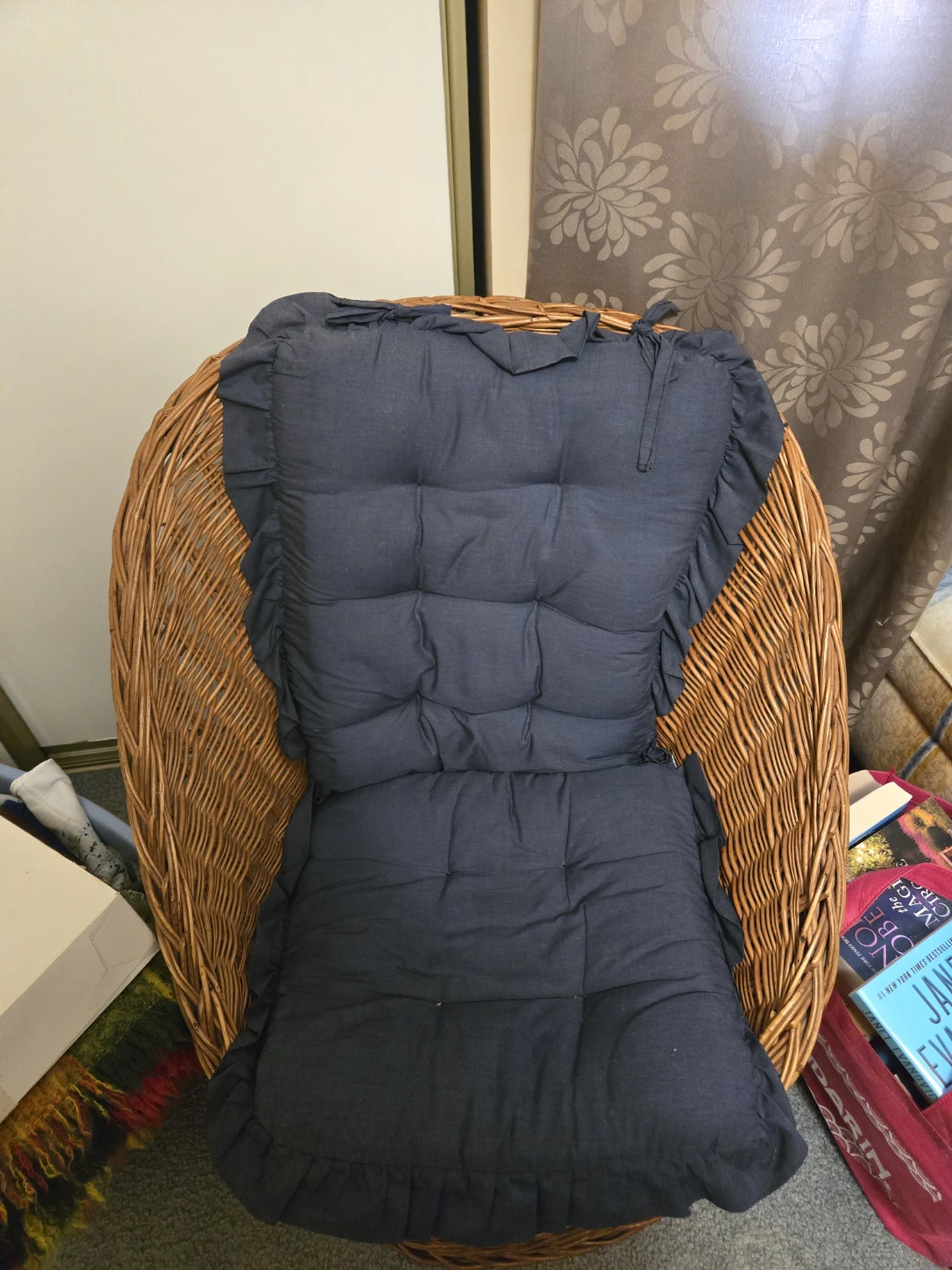 Wicker papasan chair with reversible cushion - photo 3