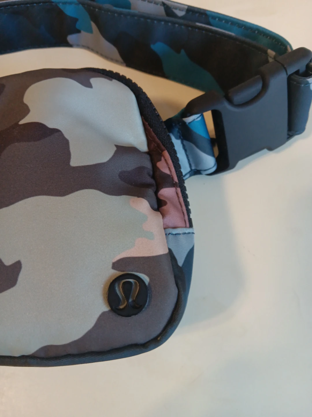 Lululemon Everywhere Belt Bag Camo