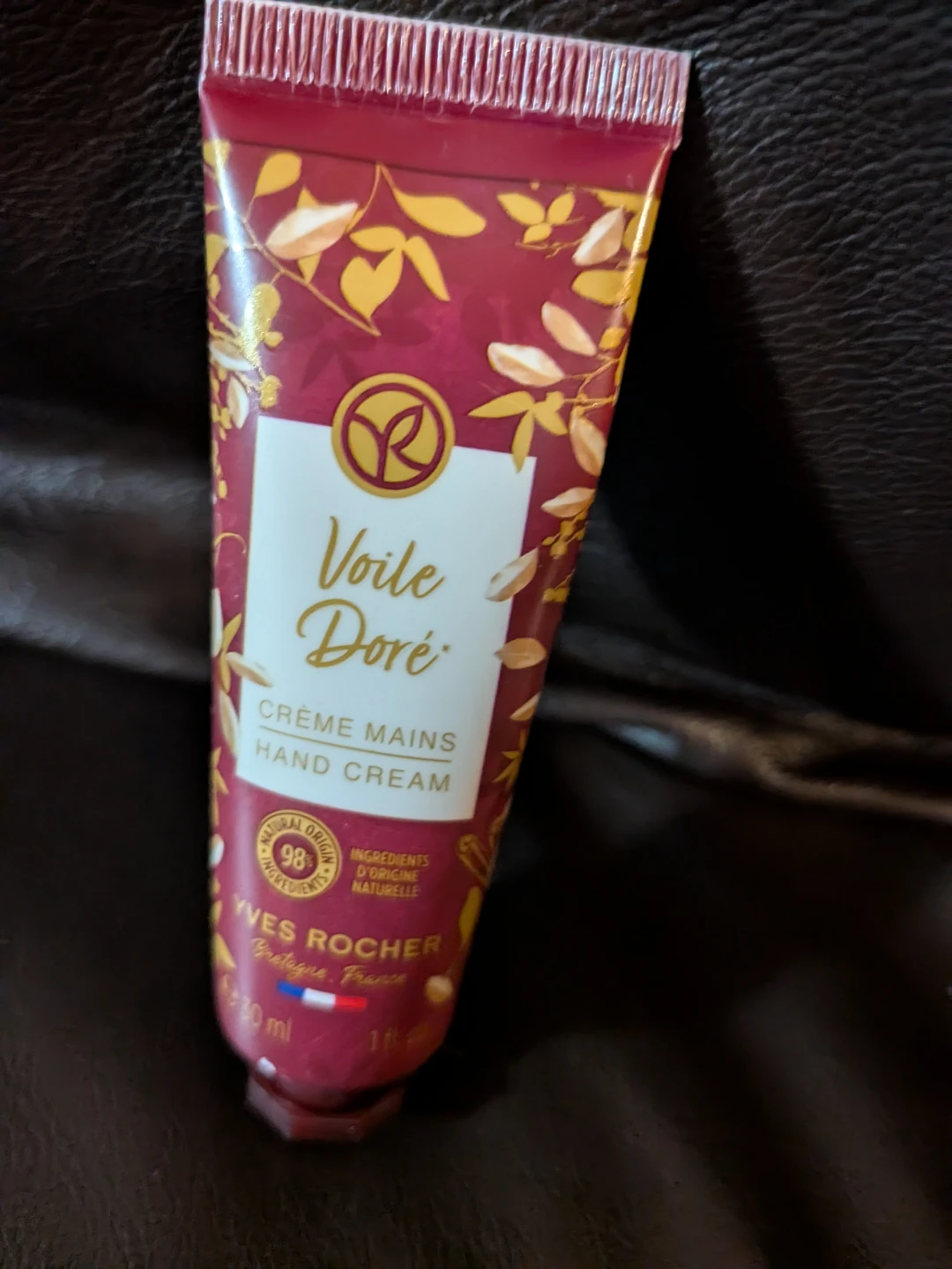Free 🏈 Yves Rocher Voile Dore Hand Cream. 30 ml.