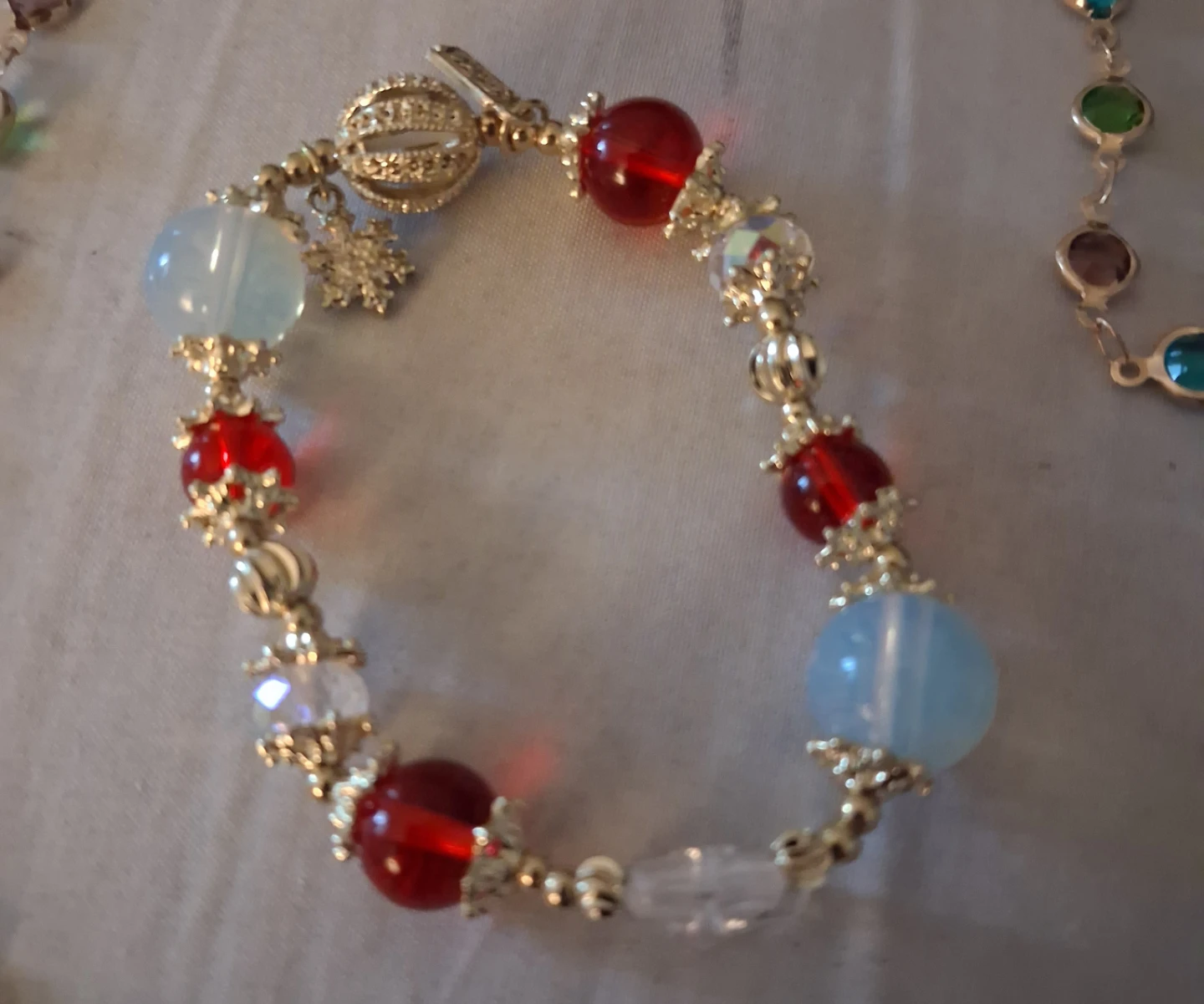 Beaded Bracelet and Multicoloured Chain Set - photo 2