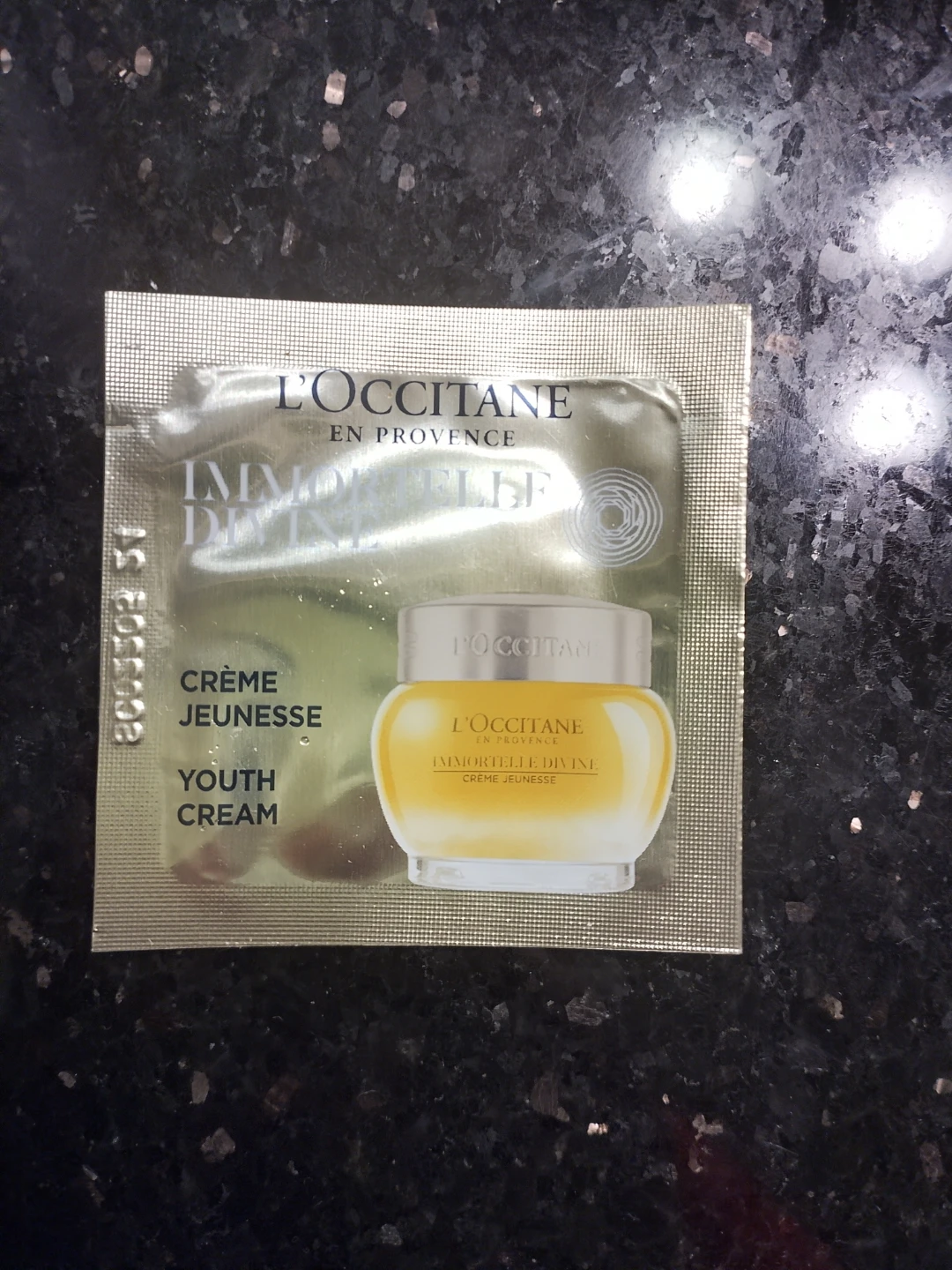 Assortment of 4 L'Occitane product samples - photo 3
