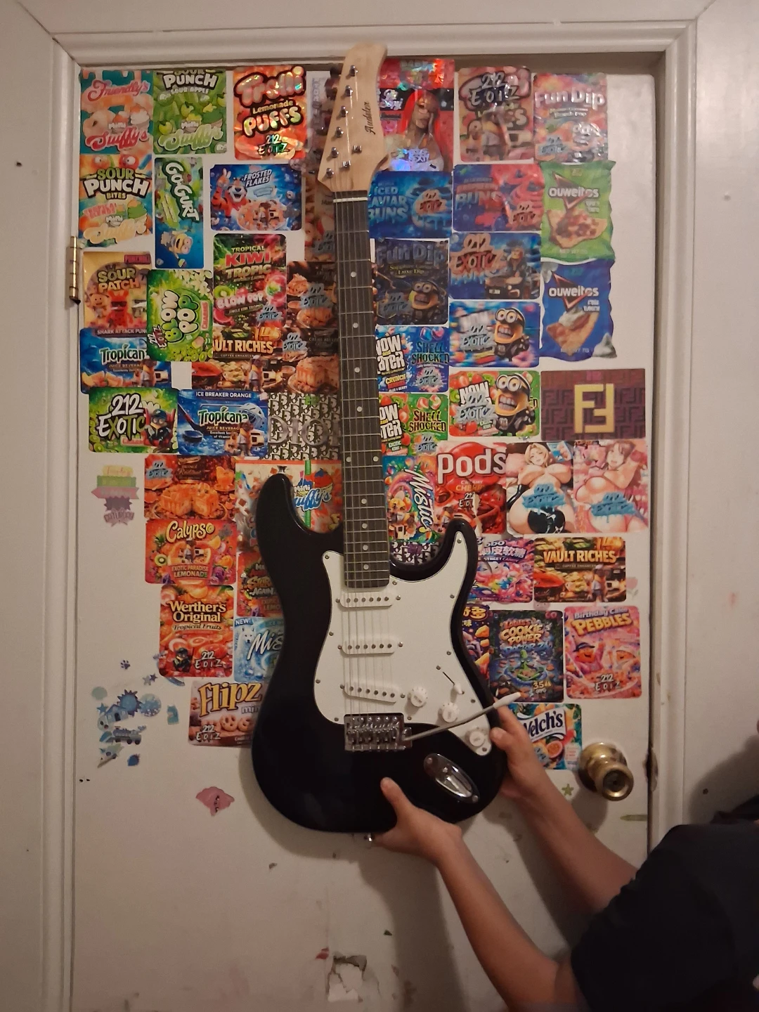 Black Electric Guitar with GA-15R Amplifier - photo 4