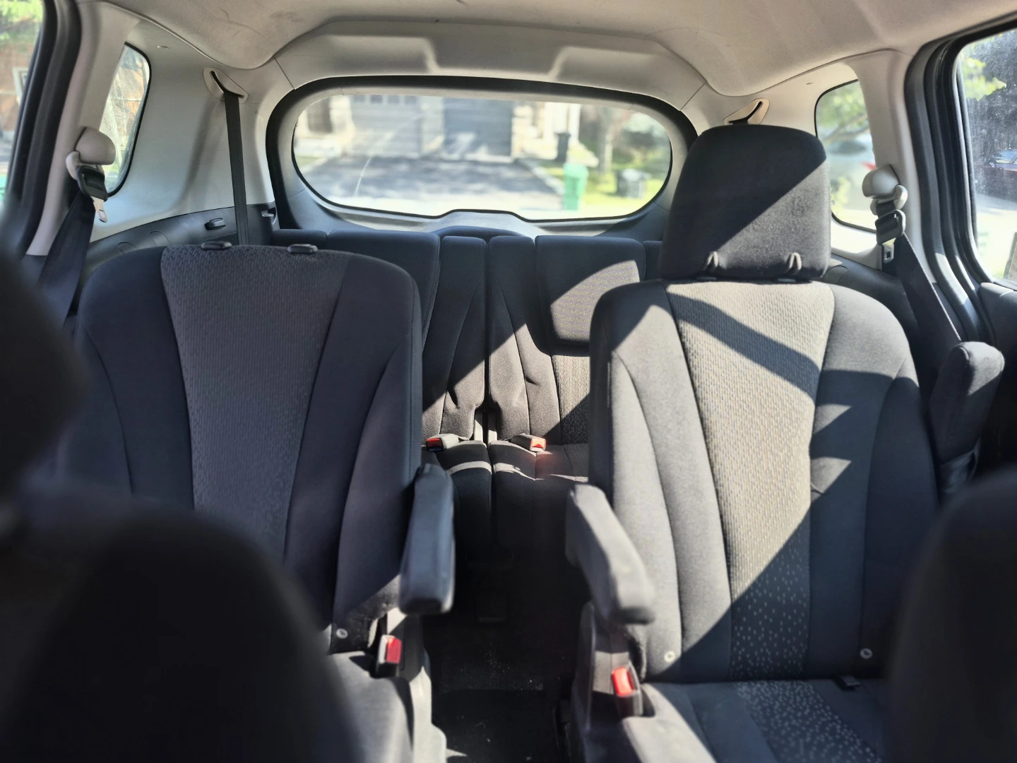 Compact blue 2012 Mazda 5 minivan. Seven seater ! - photo 4