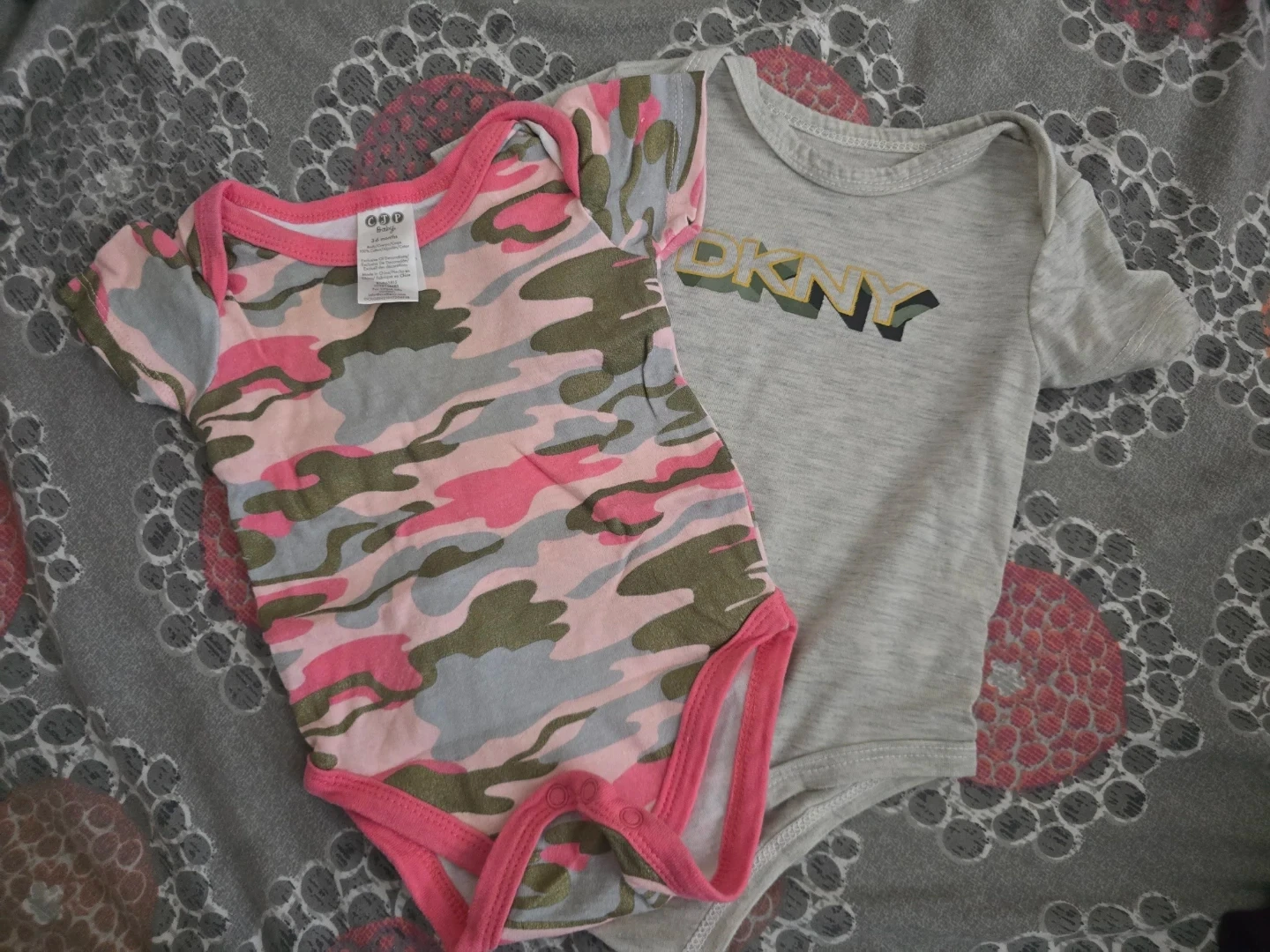 🏈DKNY Baby Bodysuit 3-6M