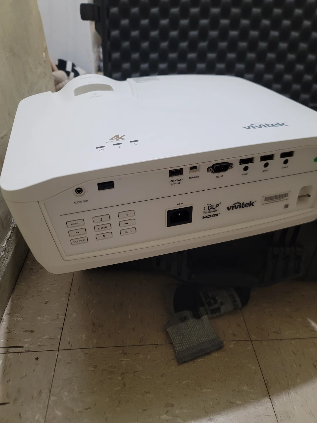 ​Vivitek HK2288 4K UHD Projector + Pelican 1600 Hard Case ​ - photo 3