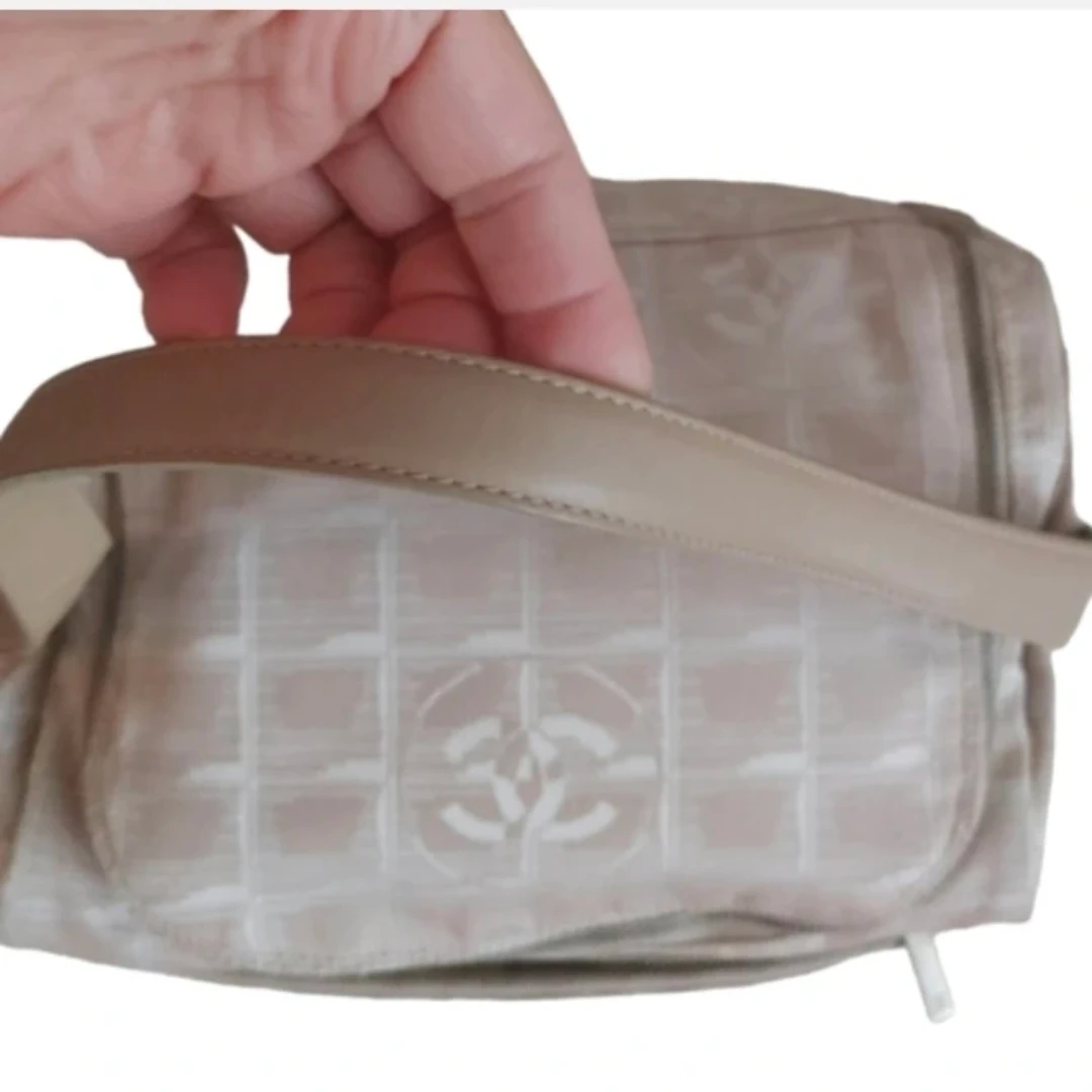 Vintage Chanel Travel Line Beige Vanity Handbag - photo 4