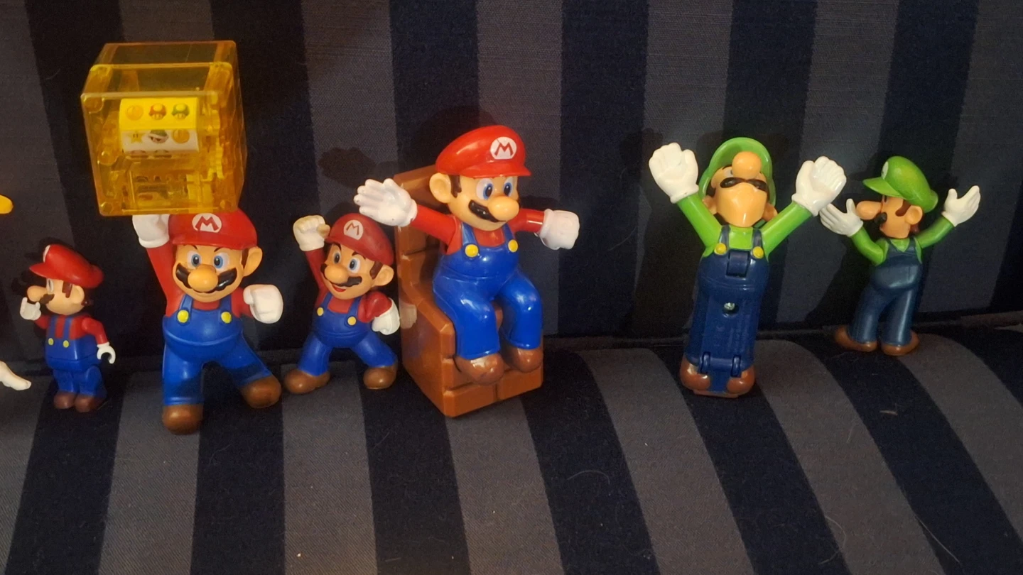 Super Mario Brothers Figures Lot - photo 2