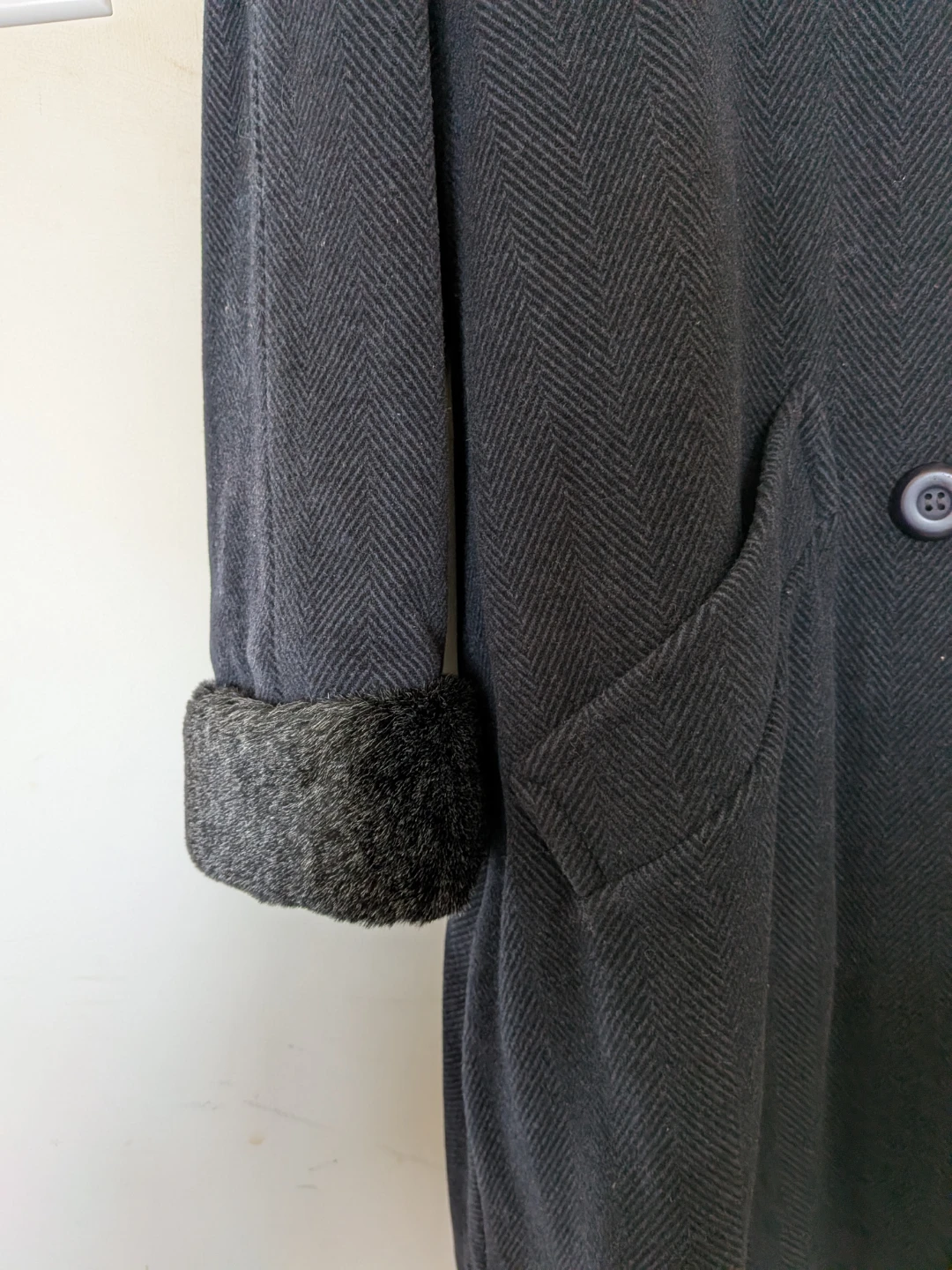 🏈 Herringbone Wool & Cashmere Coat w Faux Fur Collar and Cuffs - photo 4