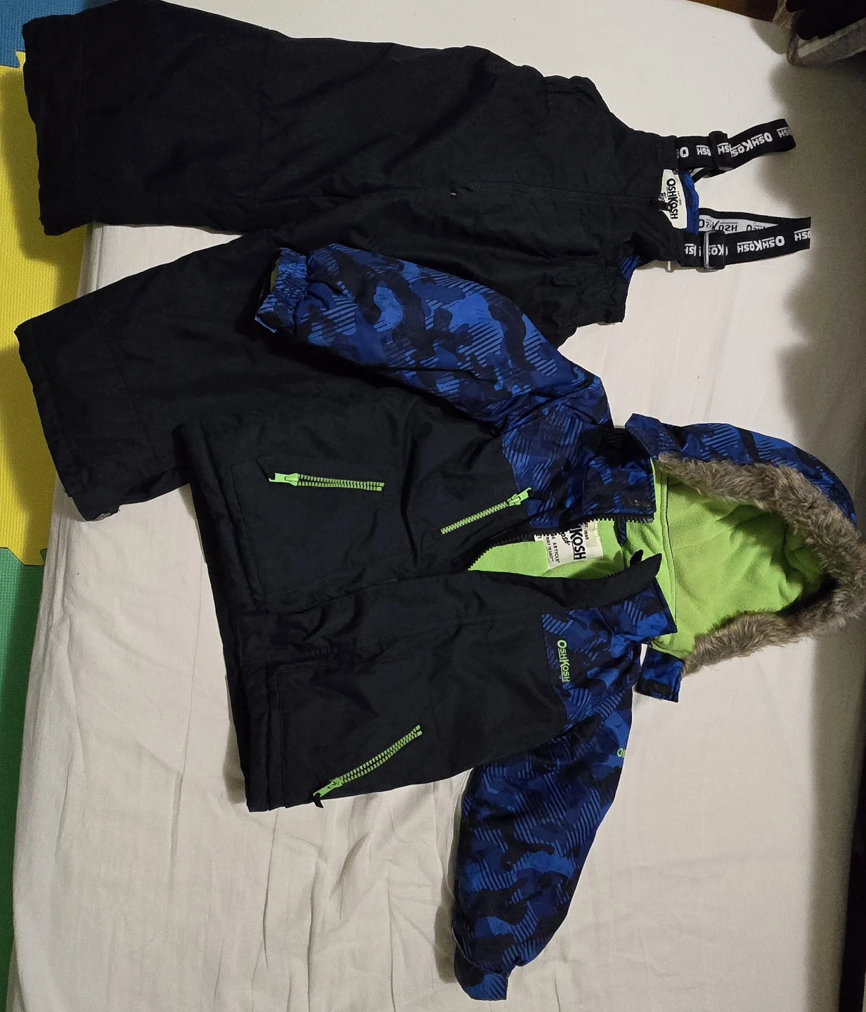 OshKosh B'gosh Snowsuit Set - 4T - photo 2