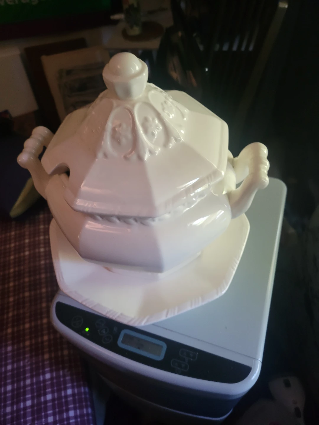 White Ceramic Tureen with Lid - photo 3