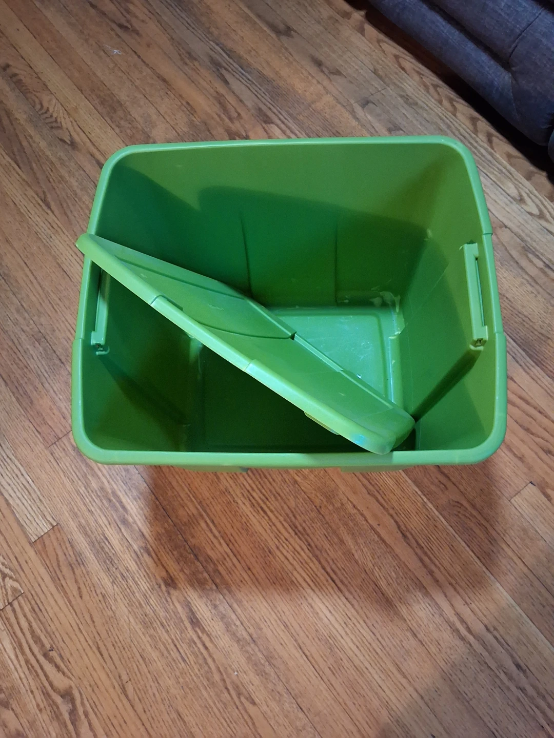 Sterilite 20 Gallon Storage Tote in Soft Fern