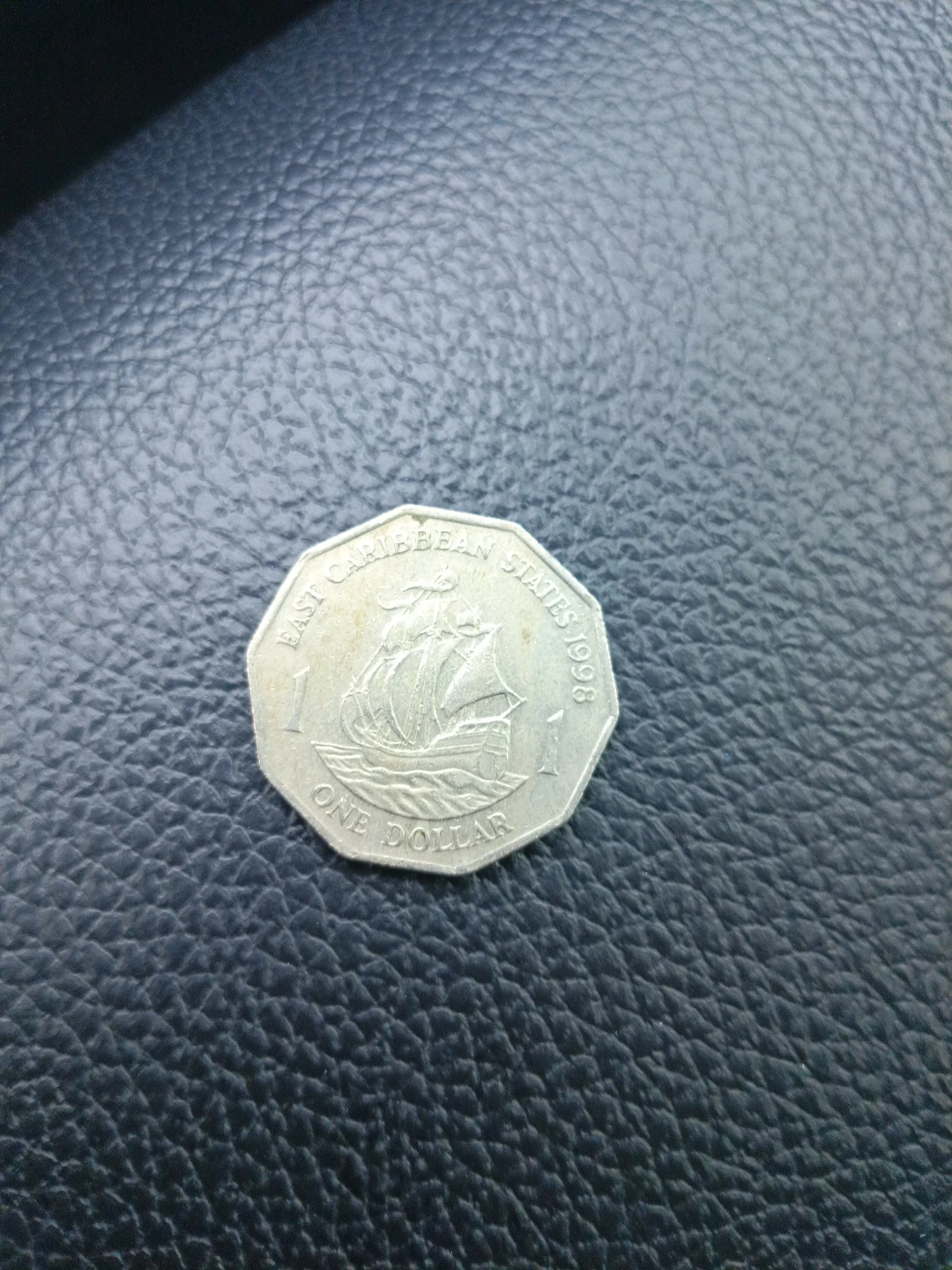 East Caribbean States 1998 One Dollar Coin - photo 2