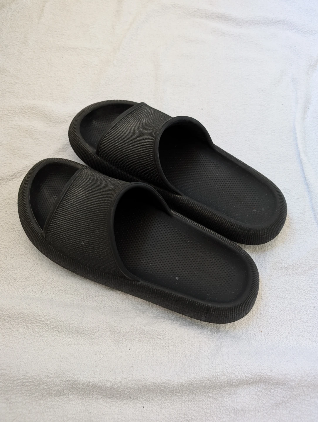 Black Comfortable Foam Slides Size 44-45 good condition - photo 2