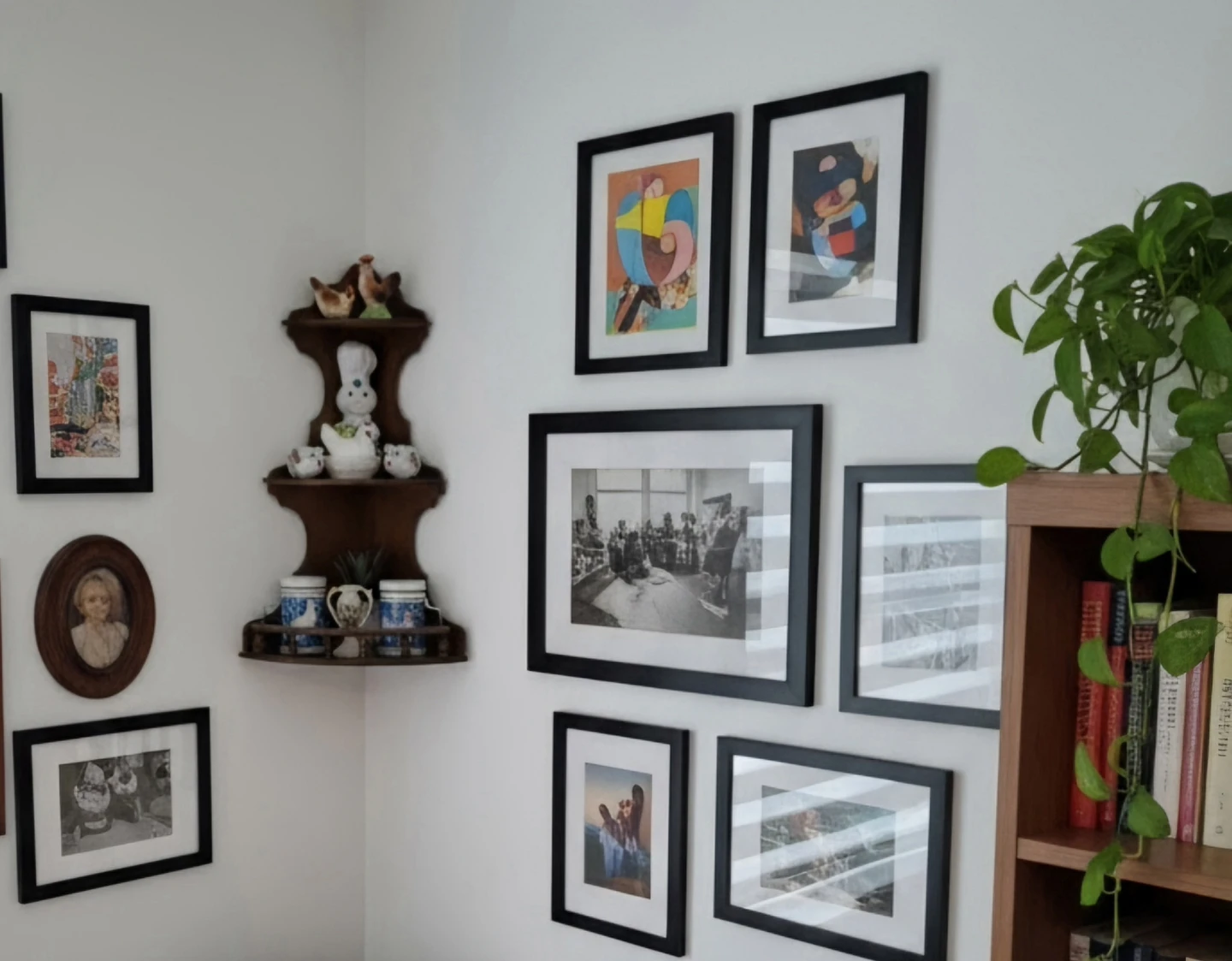 Vintage Three-Tier Wooden Corner Shelf - photo 3