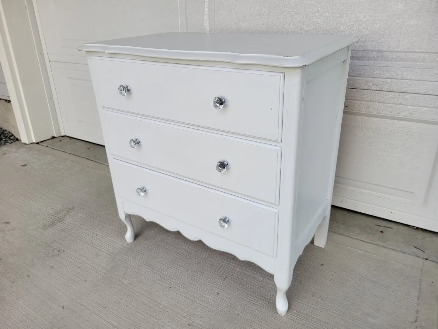 Beautiful ​White French Provincial Dresser / Accent Table