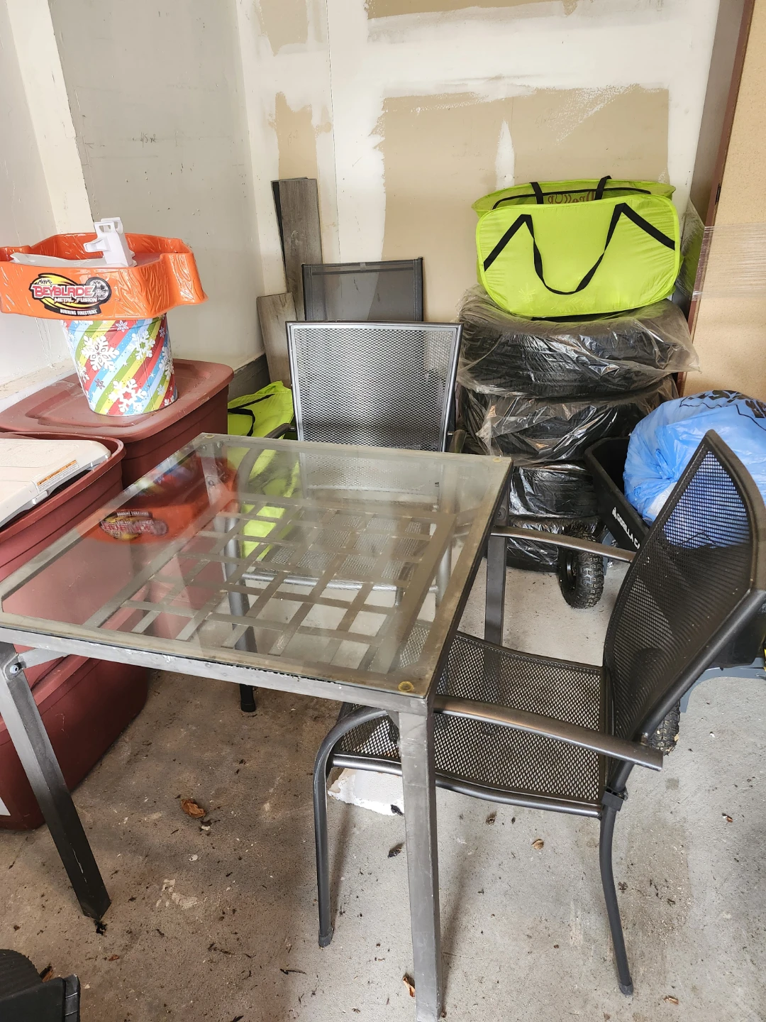 Patio furniture - photo 2