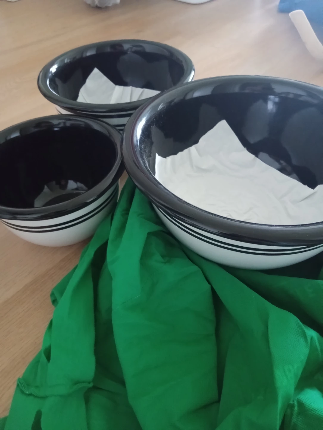 New mixing bowls set $15,7in. Moving sales.