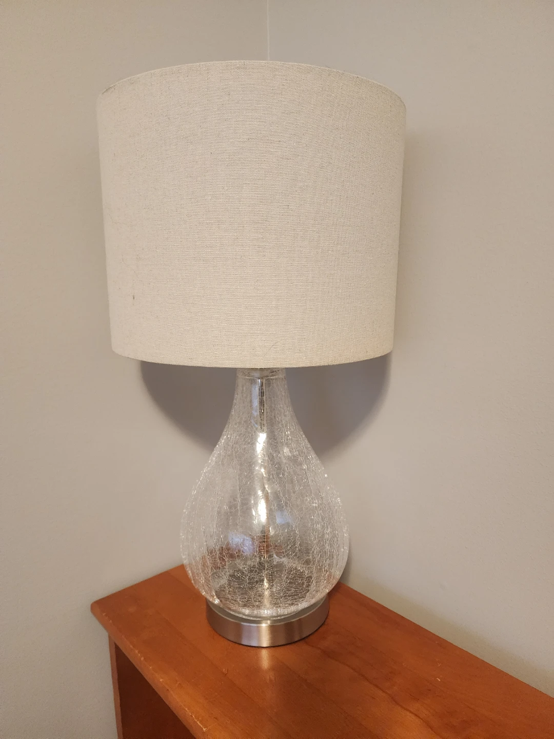 Lamp with cracking glass effect