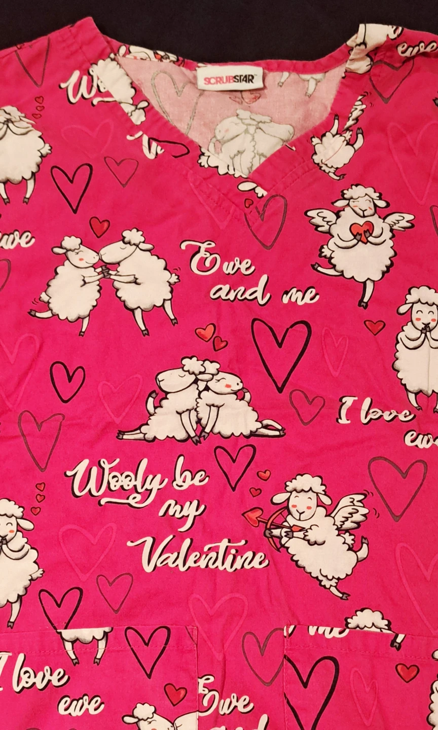 SCRUBSTAR Valentine Sheep Scrub Top - photo 3