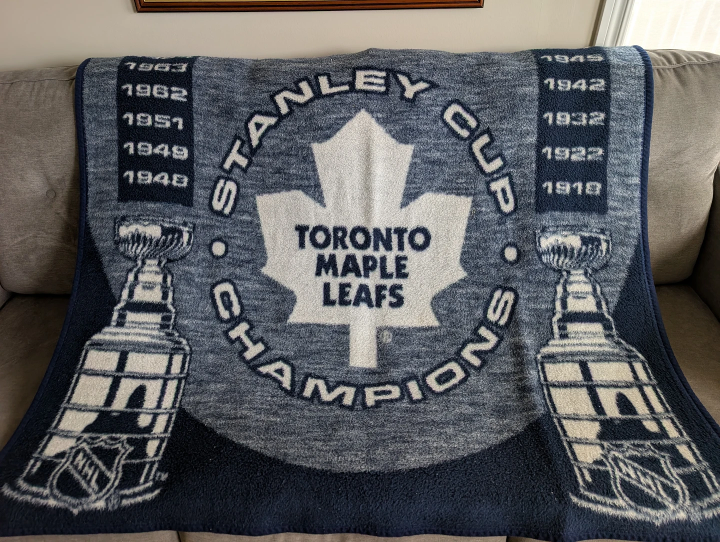 Toronto Maple Leafs / NHL Blankets – 3 Available - photo 3