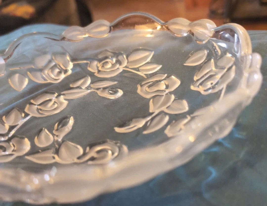 Vintage frosted glass rose pattern dish - photo 2