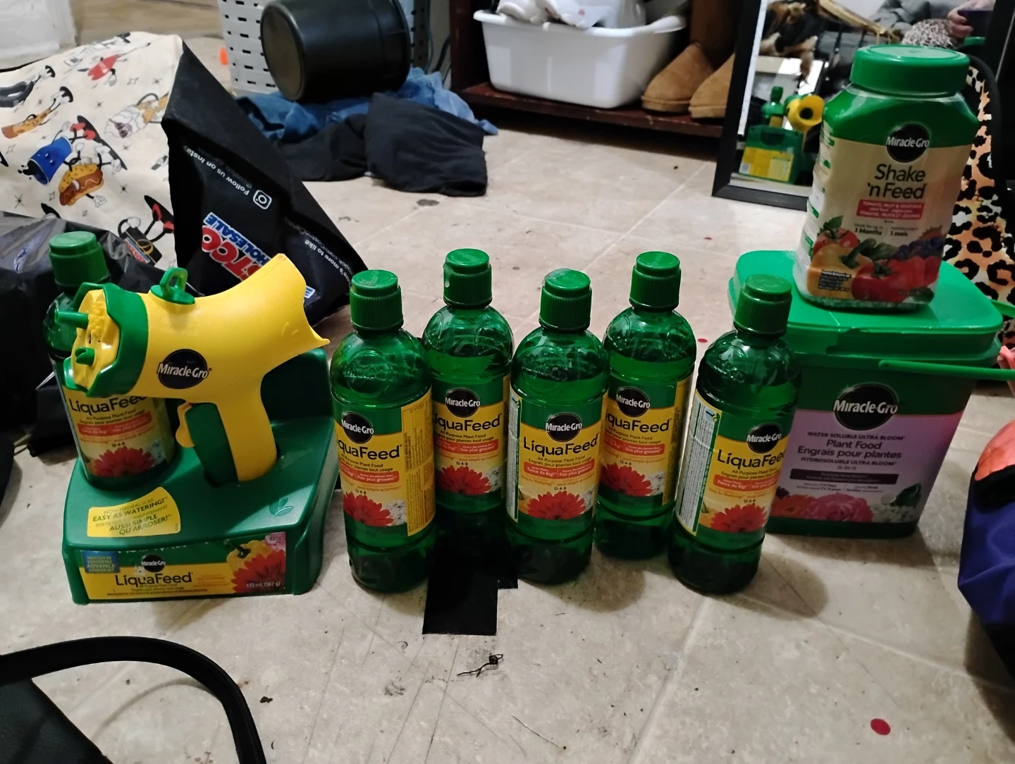 Miracle-Gro Plant Food and LiquaFeed Starter Kit