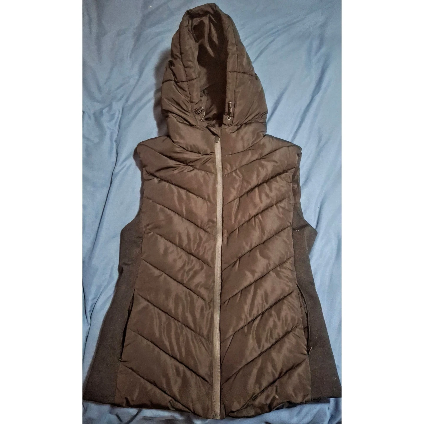 Zara Fitted Hooded Puffer Vest – Black – Size XL (8073/213)