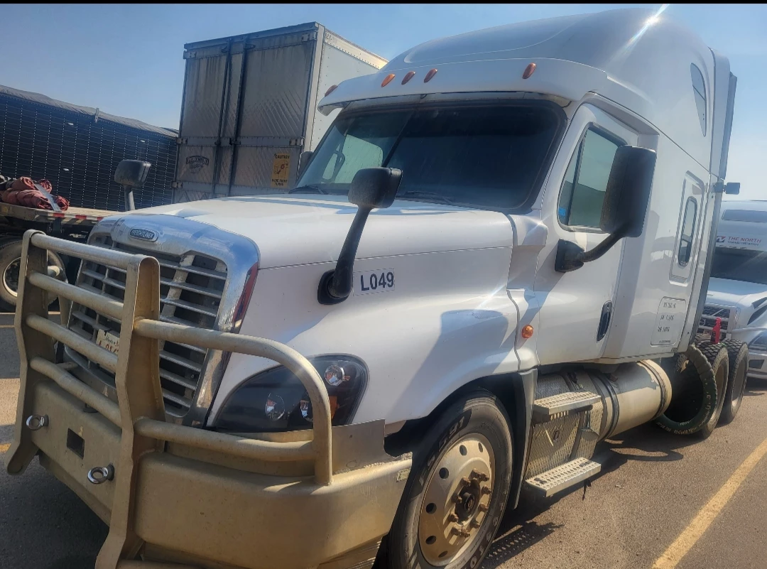 Semi Truck $12,000 OBO - photo 3