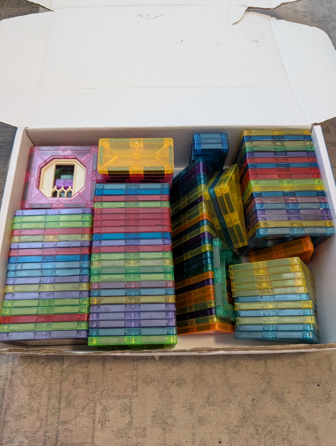 Zmaxkic Magnetic Tiles 135 Piece Set