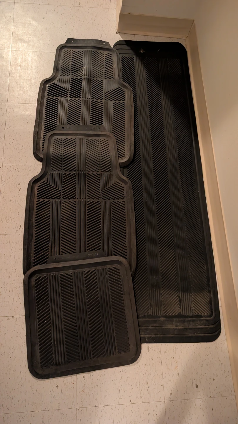 Set of 4 Black Rubber Car Floor Mats