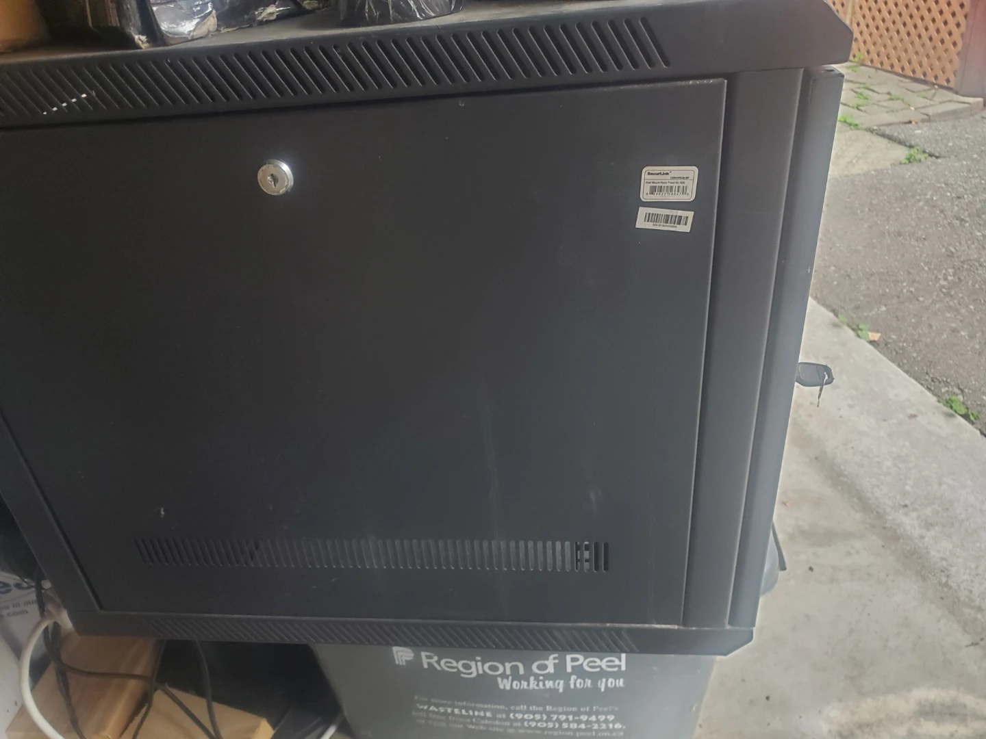 SecurLink 9U Wall Mount Network Cabinet - photo 2