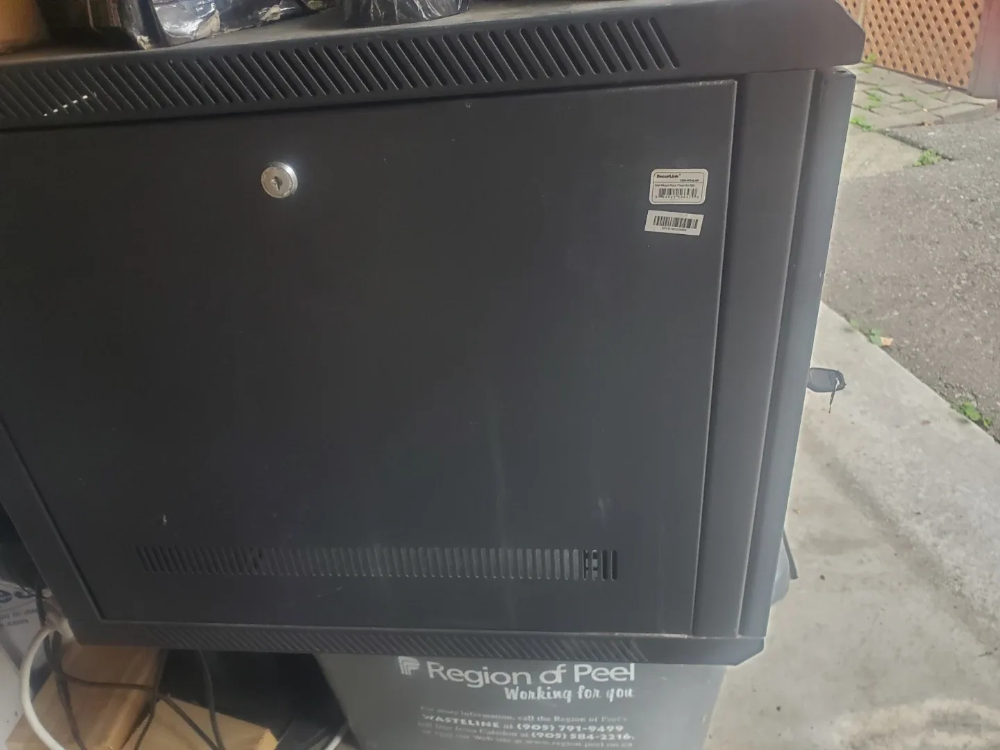 SecurLink 9U Wall Mount Network Cabinet - photo 2