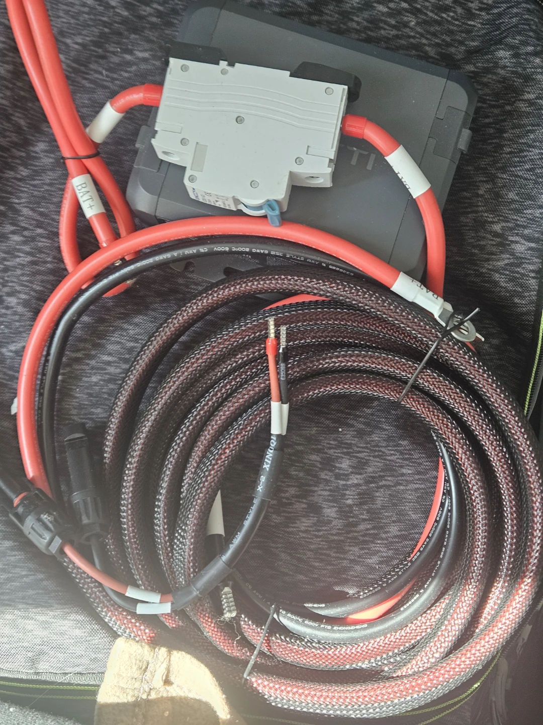 Bluetti Charger 1 DC-DC Charger - photo 4