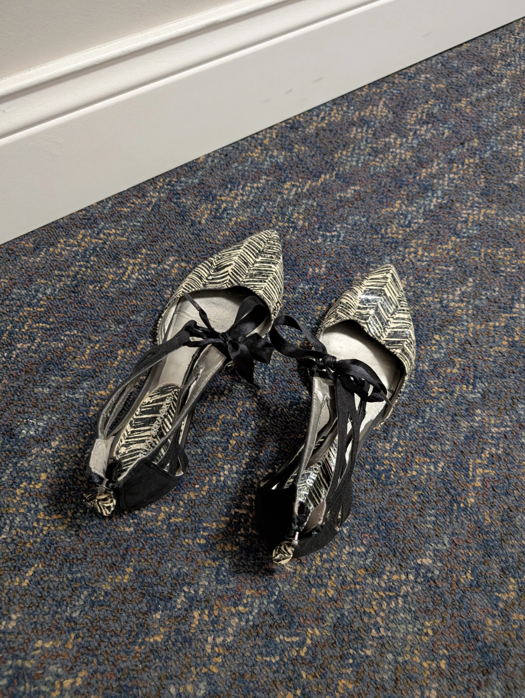 Audrey Brooke Cutesy Ankle Strap Flats Zip Pointed Toe Size 8M