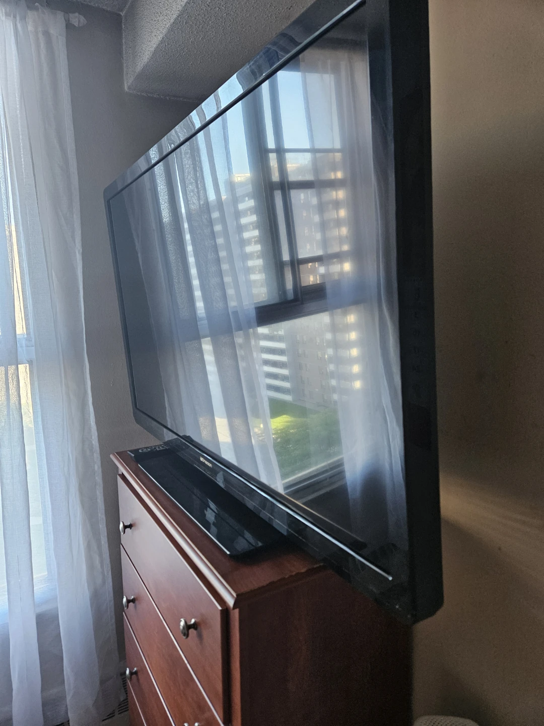 "Flat Screen TV 55inch Emerson