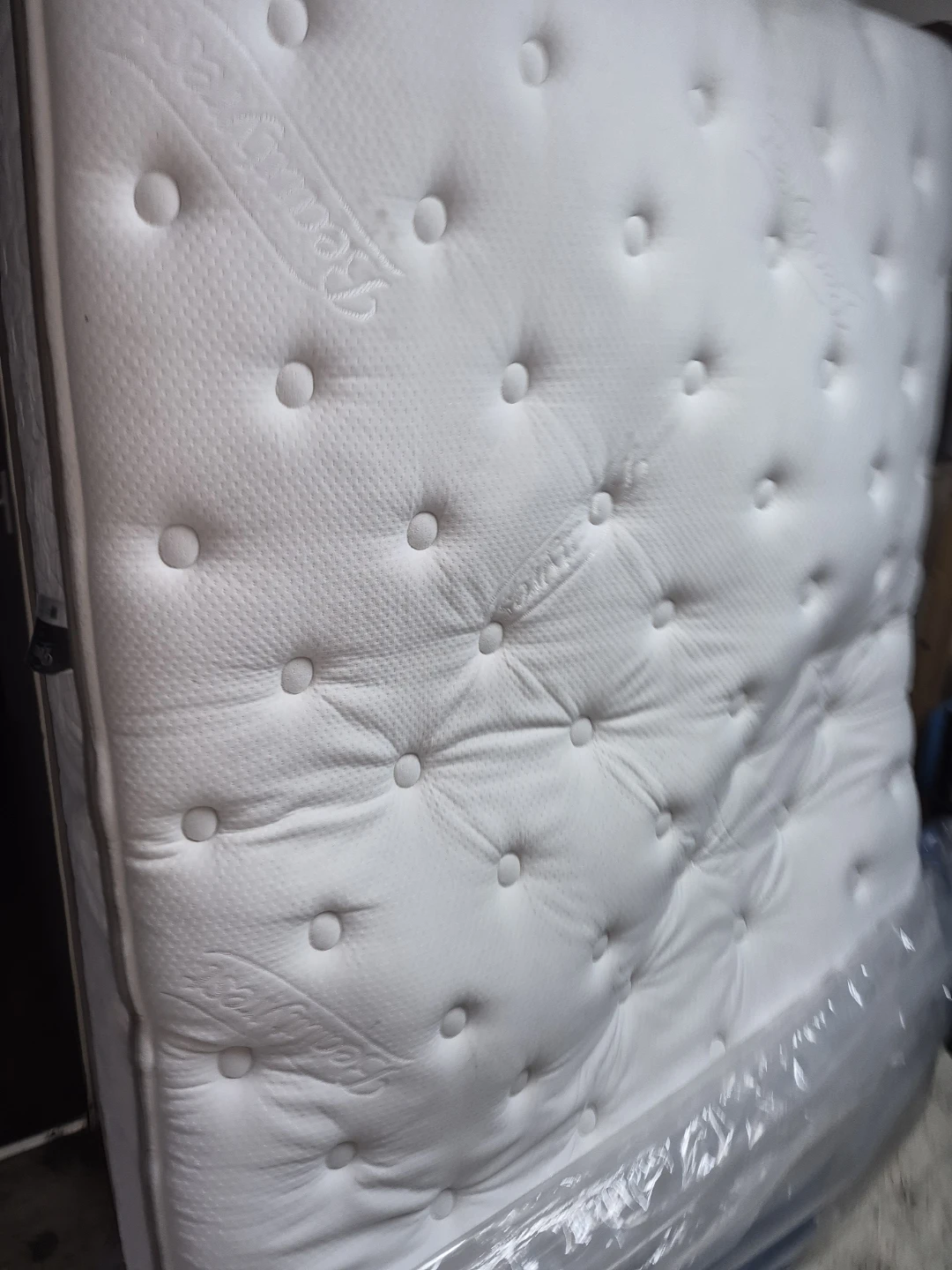Queen beautyrest mattress - photo 2