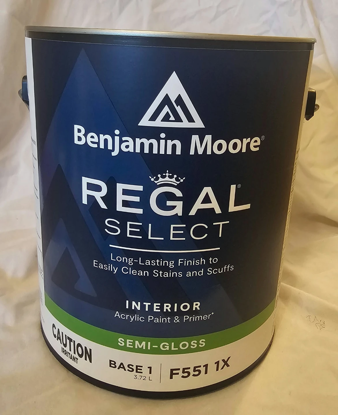 Chantilly Lace Benjamin Moore Regal Select Interior Paint&Primer