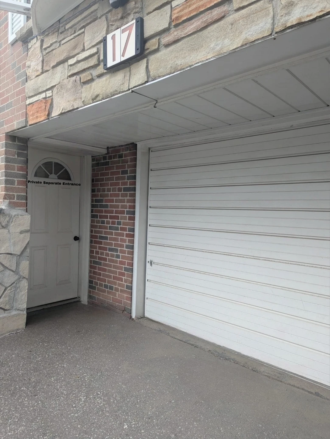 2-Bedroom Walkout Basement Apartment, All-Inclusive & Private - photo 2