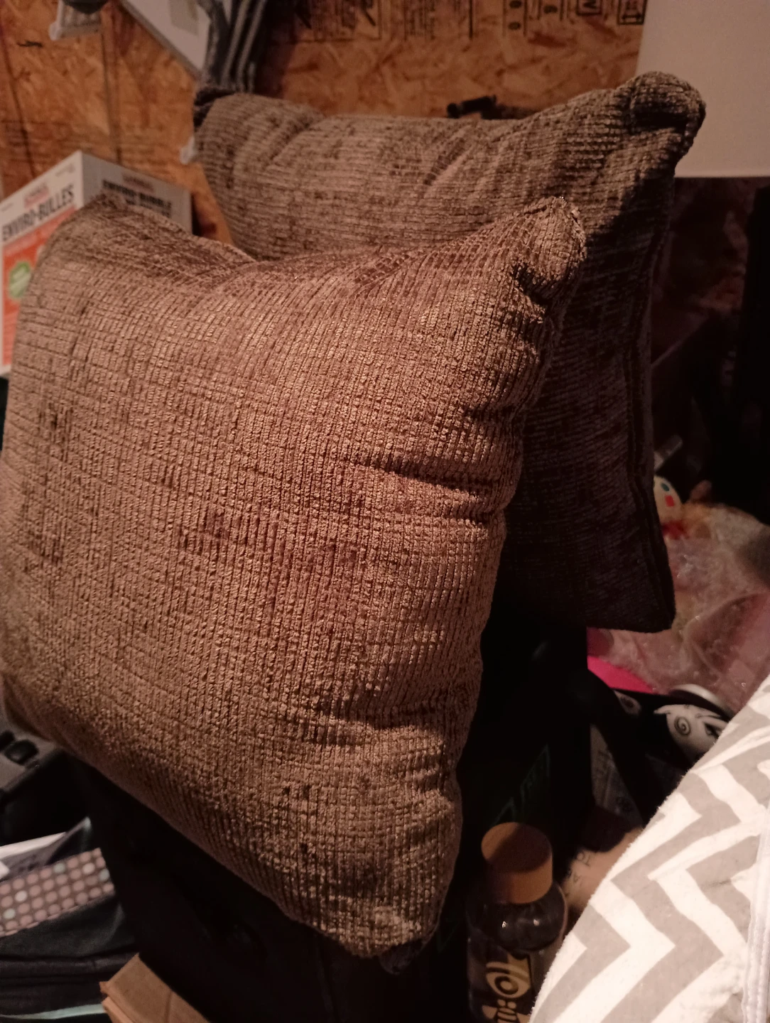Set of two brown textured cushions