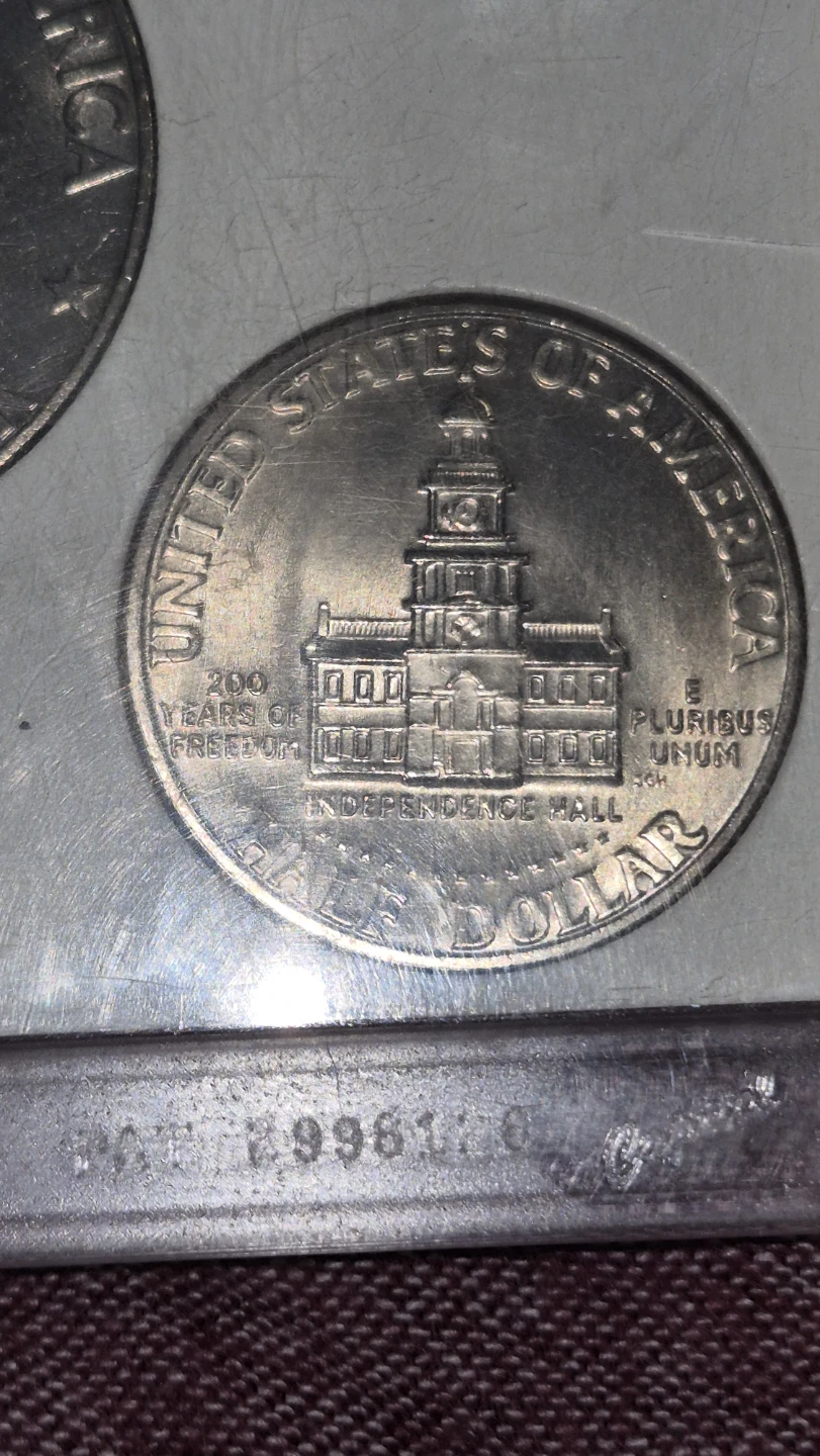 1776-1976 Bicentennial Coins and 1oz Silver Bar - photo 4