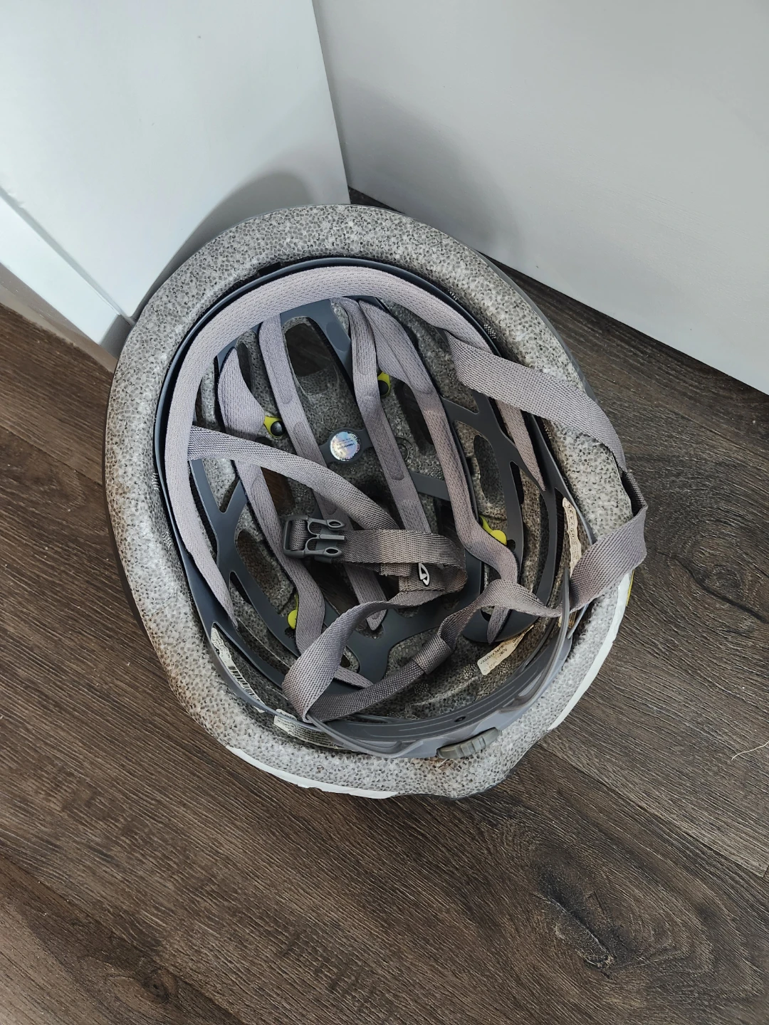 Giro Bicycle Helmet - photo 2
