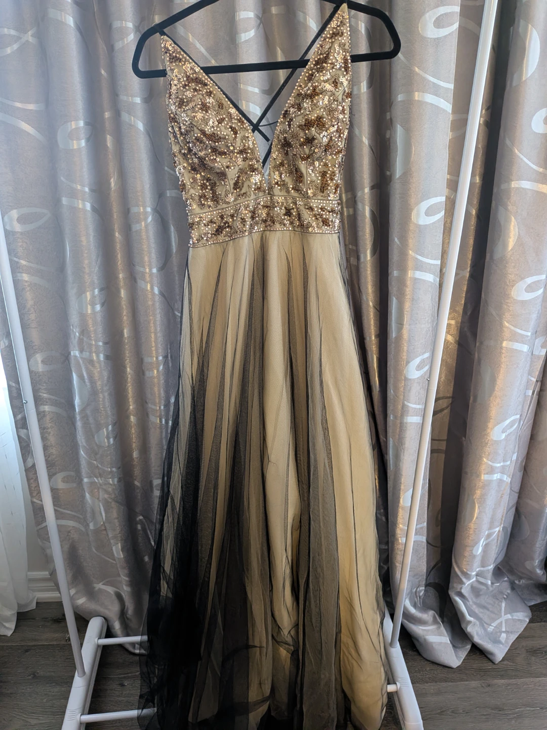 Gold and black sequined evening gown size Small - photo 4