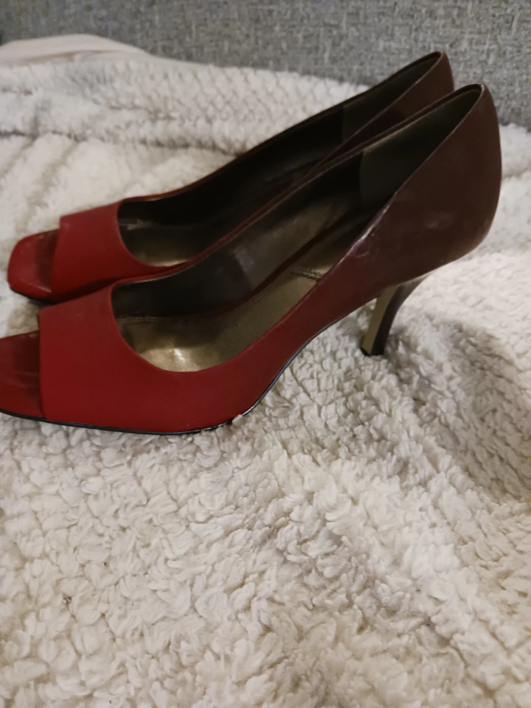 Two-Tone Red and Brown Open-Toe Pumps - photo 2