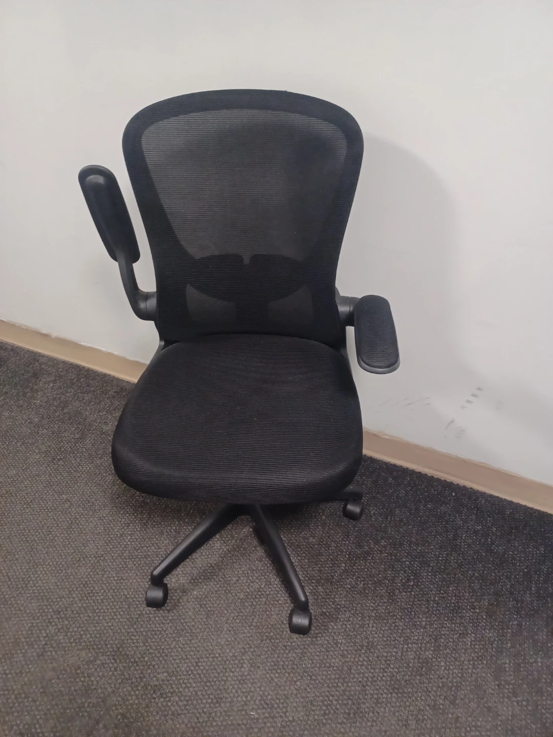 Herman Miller Aeron Ergonomic Office Chair - photo 3